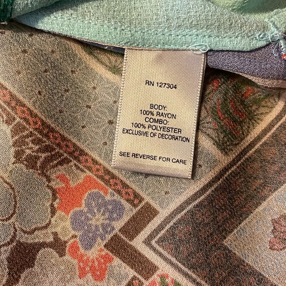 Tunic length button up blouse - Picture 4 of 8